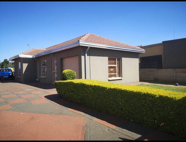 3 BEDROOM HOUSE SOLD IN THE ORCHARDS